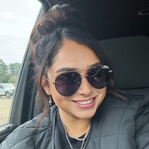 Meet your Posher, Katrina besa